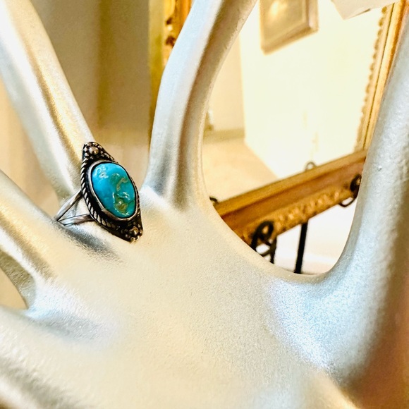 Vintage Sterling Silver Turquoise Ring - Picture 5 of 16